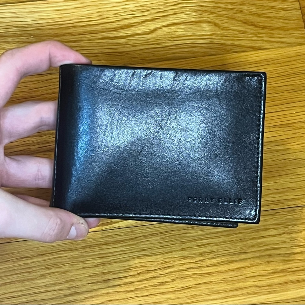 Perry Ellis Wallet - Picture 2 of 4